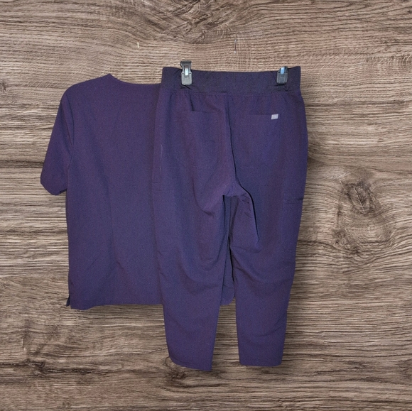 Figs Purple Shadow scrub set - Picture 4 of 6